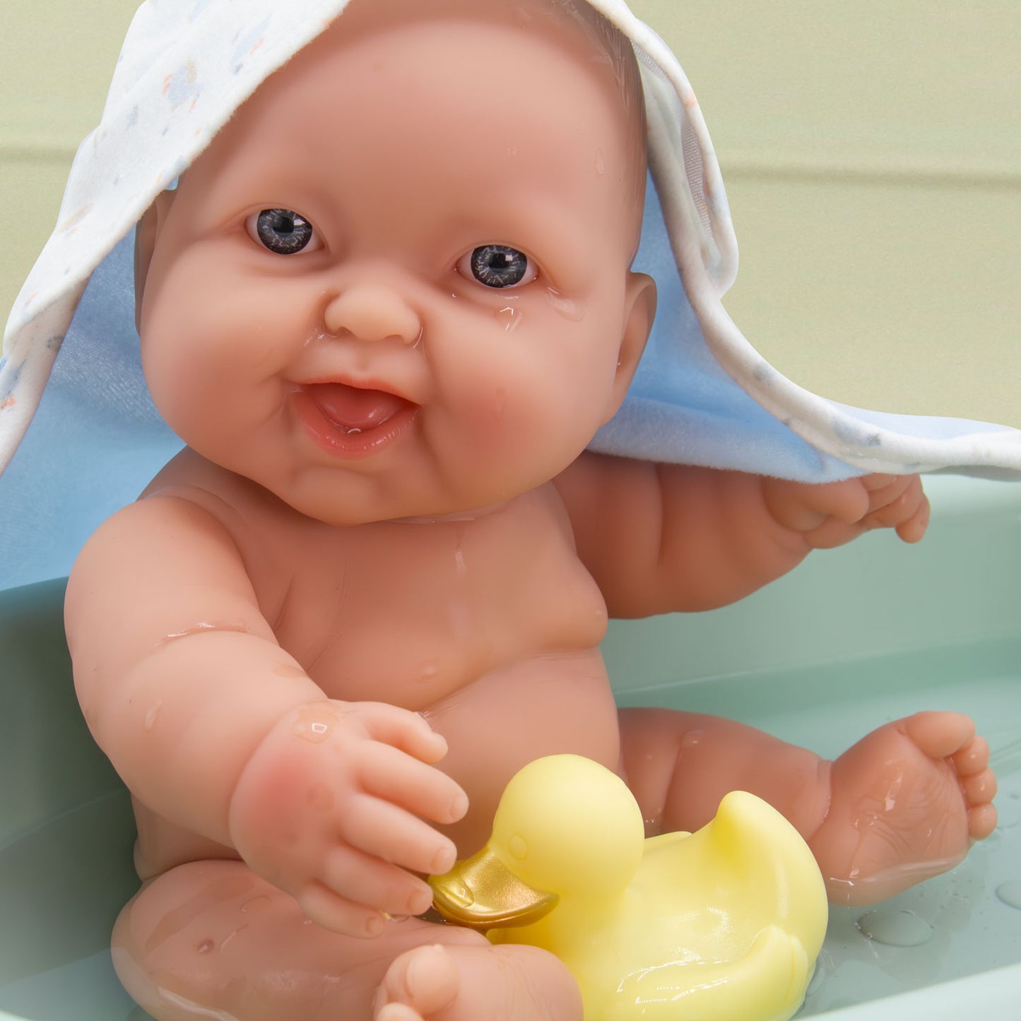 (PRE-ORDER ONLY AVAILABLE AUG 2026)Lots to Love Babies Water Play Baby Doll with Working Shower & Bath Accessories (10” all-vinyl doll)
